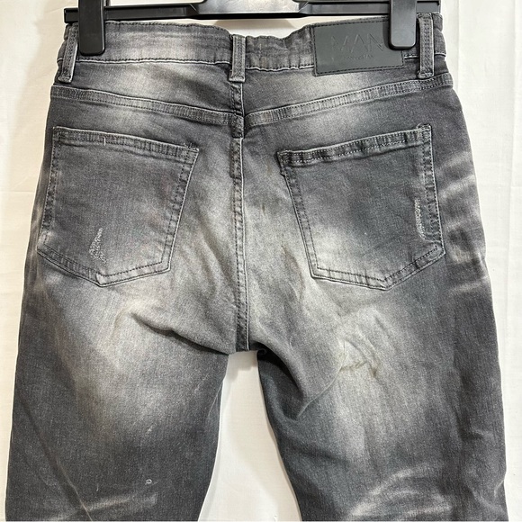 BOOHOO MAN SKINNY STRETCH RIP & REPAIR SELF FABRIC DENIM JEANS IN GREY 32 x 32” - Picture 11 of 14